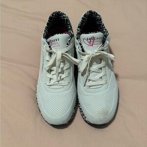 Brand new Skechers Uno! Signature collection! Worn once for an hour!